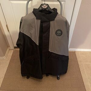 Men's Harley Black and Gray Skull Rain Jacket - EUC